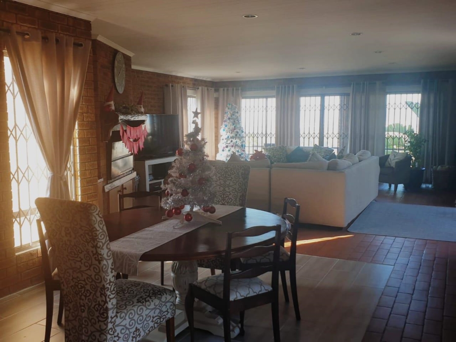 To Let 4 Bedroom Property for Rent in Plattekloof Western Cape